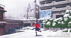 #萤窗小语#小时去姐家过夜，久凤怕我冷，让我带着当时的爆款波点体型裤。我嫌一会在外头玩拿着不方便如何也不肯拿。于是姐出了一计，道:“将那裤子腿儿绑脖子上，当斜挎包用，黑灯瞎火的叫人瞧不出，可使得？”众人沉吟片刻皆点头称是。偏不巧那日碰到班上葛某，见了变问:“你为啥把体型裤绑身上啊？”