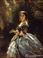 Franz Xaver Winterhalter（1805-1873）是当时最杰出的宫廷画家。他为欧洲各国官廷绘制作品，人物多为活跃在19世纪的欧洲皇室名人，尤其得到英国维多利亚女王的喜爱。人们认为他的作品历史纪录价值超过艺术价值，通过他的绘画，可以更进一步了解欧洲19世纪皇室贵族的肖像面貌和奢华生活#欧洲复古首饰#