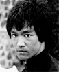 李小龙（Bruce Lee，1940年11月27日－1973年7月20日），原名李振藩，生于美国加州旧金山，是一位全球具有知名度的华人巨星，即使在他去世之后。李小龙亦被认为是武术家、哲学家、也是截拳道武道的创立者