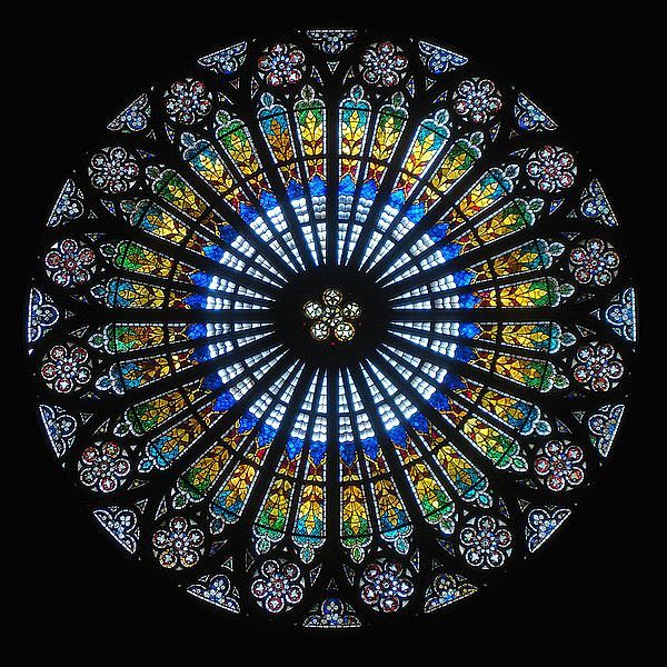 玫瑰窗（the rose window）...