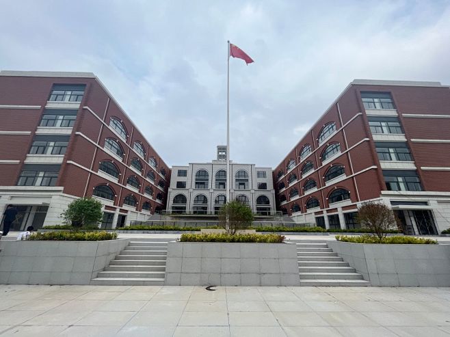 2700个学位! 这所学校9月正式投入使...