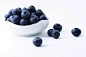 蓝莓原产于美洲，是越桔酸类植物(Vacinnium)这个大家族中的一种。事实上它是少数原产于北美的水果之一。
当地美洲人的传统：几个世纪前，当地的美洲人从森林和沼泽地里采集蓝莓，他们喜欢直接食用新鲜蓝莓，也喜欢把一些蓝莓储存起来。当地的一些东南部落的美洲人非常崇尚蓝莓，并由此产生了许多与蓝莓相关的民间传说。当每朵蓝莓花谢的时候，花萼部分会形成完美的五星形状。部落的长者们就会告诉人们这是伟大的神灵把“星星果”带给大家，拯救在饥荒中挨饿的孩子们。人们种植蓝莓部分也用于医药。蓝莓的叶子可制成一种茶，据说非常有益