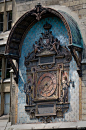 L’Horloge de la “Tour de l’Horloge” du “Quai de l’Horloge”. The first public clock of Paris was intalled during Charles V’s reign.