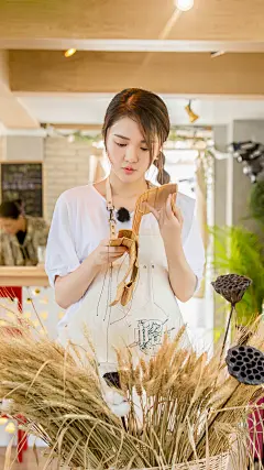 爱思壁纸  靳梦佳 中餐厅