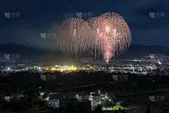 日本新泻县御屋烟花节的烟花