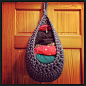 Bekki Bjarnoll’s free pattern for the simple crocheted Hanging Basket. Instructions available in English and Norwegian.