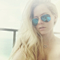 Avril Lavigne 在 Instagram 上发布：“Last day for beach hair in Miami ....” : “Last day for beach hair in Miami ....”