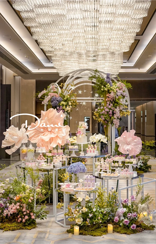 更新一场花园风的婚礼甜品台