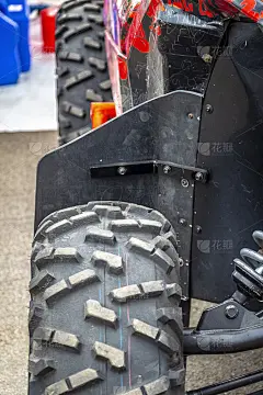前悬架是一个四轮小车