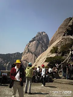 天都峰下的我们