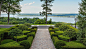 法式河谷庄园 / Hoerr Schaudt Landscape Architects : 位于皮奥里亚著名的“美景大道”(Grandview Drive)旁的这座百年之交的住宅，是一座正式的parterre花园，位于中心的道路上。在后面，一个珠宝盒庭院提供了封闭和隐私，无论是在遮风挡雨的阳台上看电影还是在游泳池里泡一泡。到了晚上，灯光和喷泉元素将水池变...