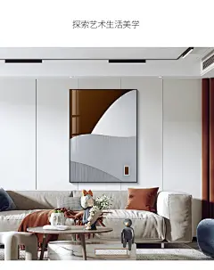 现代风格的客厅_充满温馨温暖的暖色光_背景是墙壁_地面是木地板和地毯_暖色_画面温馨_深沉_柔和的光影_正视图_画面背景简洁干净_画面简约_不 ...