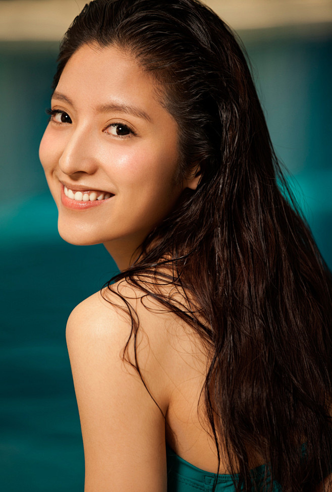 性感美女泳池比基尼唯美诱惑写真_唯美图片