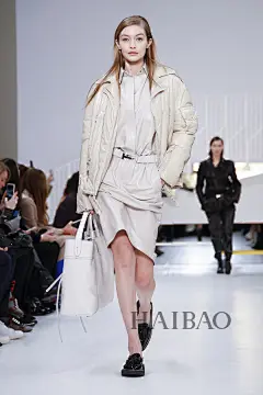 续写意大利制造的不朽摩登！托德斯 (Tod's) 2018秋冬女装秀，海报网带你亲临2018秋冬米兰时装周