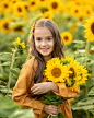 Photo by ФОТОГРАФ •МОСКВА •КРАСНОГОРСК on August 10, 2022. May be a closeup of 1 person, child, standing, flower and outdoors.