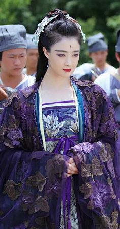 花千骨·蒋欣≈雨人≈采集到发型采集weibo.