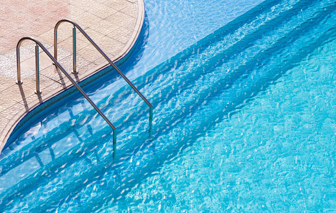 swimming-pool-drop-i...