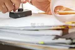 在核准申请书上加盖公章或公证处加盖公章签署批准文件。经营理念