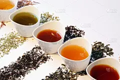 丰富多彩的茶叶选择-不同类型的散茶在小杯