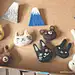#不规则的艺术# 好喜欢，日本毛毡设计工作室Felt Fulling Lab-Ryoko Hirota的出品的Bear Brooch 系列，每一只都是鄙视眼的小熊！