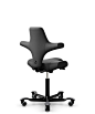 HÅG Capisco 8106 - Configurateur : HÅG Capisco 8106 Choix de tissu : Black, Coloris Metal : Noir, Vérin : Vérin 200mm, Piètement : Piètement alu G3, Roulette : Roulette sols durs (EN1335), Choix mousse : Ordinaire 