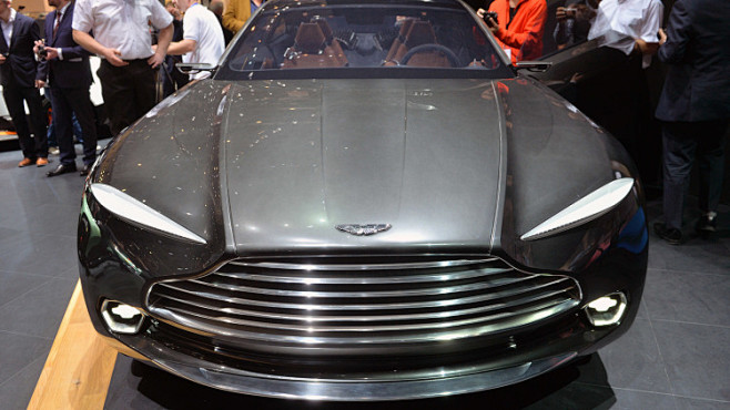 Aston Martin debuts ...