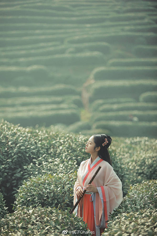 花开花落花无悔，缘来缘去缘如水。
花谢为...