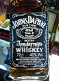 约翰丹菲Johns Daphne，即著名威士忌品牌“杰克丹尼”Jack Deniels的模仿品