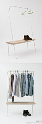 加拿大设计师Duo Nils Vik 和Thom Fougere设计的“Bench Rack”，既是长凳，也是衣帽架。 http://t.cn/a95eey