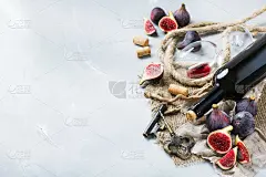 瓶子，开瓶器，红酒，桌上的无花果_5147690132