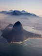 rio de janeiro

Pão de Açúcar e morro do Corcovado por trás das nuvens, vistos do avião : : Rio de Janeiro

[Sugar Cane and Corcovado - Rio de Janeiro from the sky, Brazil]