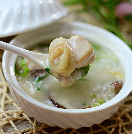 鸡肉香菇粥
1鸡腿清净剁小块反复用水冲洗...