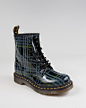 1460 W
1460 8 孔靴自街头流行鼻祖Dr. Martens 自1960年4月1日首推之日起一直风靡至今，如符号般的存在