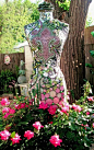 Oh my!  This is my absolute dream --to have something this fabulous as the anchor in my garden. Love, love, love!: 