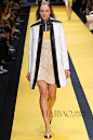 上演“速度与激情”的狂飙戏码！卡纷 (Carven) 2015春夏女装秀，海报时尚网带你亲临2015春夏巴黎时装周_第3页_Carven