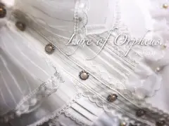 「Lyre of Orpheus.」大概是「俄爾普斯的七弦琴」這個意思.其實整套還在構思和製造中,這件襯衣都還未熨過⋯整體型態和真實比例請參考P2. 本來是黑皮,只是心癢難耐,手邊沒有黑色的材料,就先造一個白皮的了.啊,對了,是套裝^_^！期待新女友誕生！@Narcissus_影 ​​​​