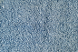 扁平的蓝色织物表面是一种柔软的毛巾特写背景材质
