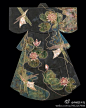 传统也可以很现代，美国女艺术家用陶瓷制作的中国传统戏服，传统艺术用现代艺术表现形式创新、发展，既有新颖性，又有东方神韵