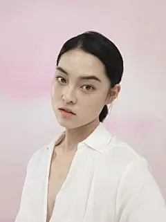 Reno6 Pro，焕采光斑人像视频 | OPPO 中国 : 全新 Reno6 Pro 5G 手机焕采光斑人像视频，在我眼里你会发光，AI 焕采美妆视频，AI 视频增强，3200 万自拍前置 +6400 万水光人像主摄，天玑 1200 旗舰级芯片，65W 超级闪充，36个月流畅护航，人像绘影专属息屏壁纸，OPPO闪达一屏两用，游戏超级闪电启动