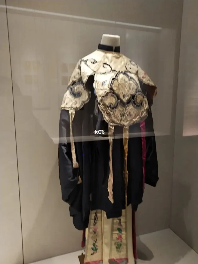 锦绣云霞｜ 郑州博物馆云肩&其他刺绣(6) : #绘画素材 #汉服素材 #古风插画素材 #云肩 #汉服云肩 #刺绣 #人文景点分享 #值得一去 ...