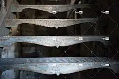 由金属制成的锈楼梯步骤的照片材料