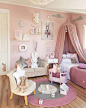 粉色婴儿房