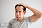 震惊的亚洲男子发现自己失去了头发并秃顶。,Shocked face of Asian man find himself lost hair and get bald. - 图虫创意-全球领先正版素材库-Adobe Stock中国独家合作伙伴
