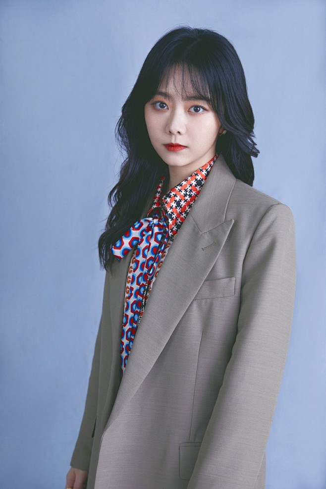 尔他从samuel-hui转采于2021-01-11 10:58:35组图:谭松韵穿西装变身酷