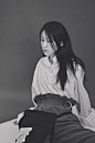 周雨彤 #周雨彤来自海洋的你# 
发现几张没发过的花絮照
送给你们
是黑白色调的黑长直小周@周雨彤微博  ​​​​