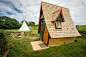 位于Helston的Jack Sparrow House,  Cornwall : 位于英国Helston的小木屋。 We at Outlandish Holidays have a variety of magical holiday experiences for you. From our treehouse to gypsy wagons and a fairytale cabin. We are close to the sea and the area offers masses of thi