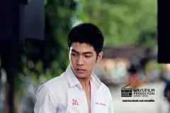 我的兄弟情人 : Golf从小就没有得到太多来自父母的关爱，于是养成了比较蛮横的性格。虽然内心孤独，也不想有人和他分享同一个父亲。直到某天家里竟莫名其妙的出现了一个比他小四个月的弟弟，当然还有爸爸新交的女朋友——他们将组成一个新的家庭。两个男孩都要学着与对方相处，不断克服这种尴尬与排斥，分享同一个房间、分享同一个班级和朋友圈，在青春洋溢的日子里，在有着吉他和暗恋的校园时光，超越亲情的情愫渐渐滋长……