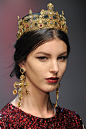 Dolce+Gabbana+Fall+2013+Details+mnBC00o6EP5x.jpg (933×1400)