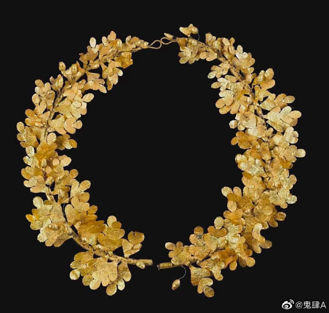 #设计美学##遇见艺术# 2000多年前的古希腊黄金橡树叶、桃金娘花叶环 -花瓣网