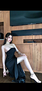 抹胸裙好性感_自由性感美女写真_2022年06月24日_微头条-今日头条